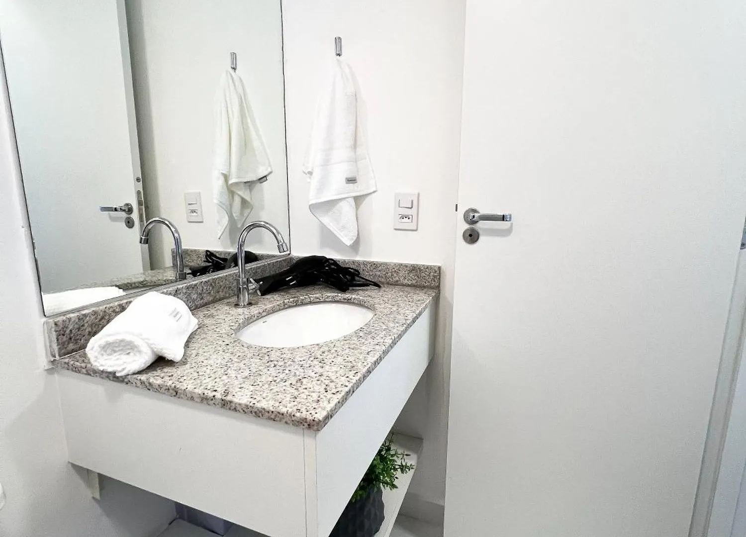 Apartamento Aconchegante 1 Dormitorio A 250M Do Metro - Liberdade, Sao Paulo Apartment