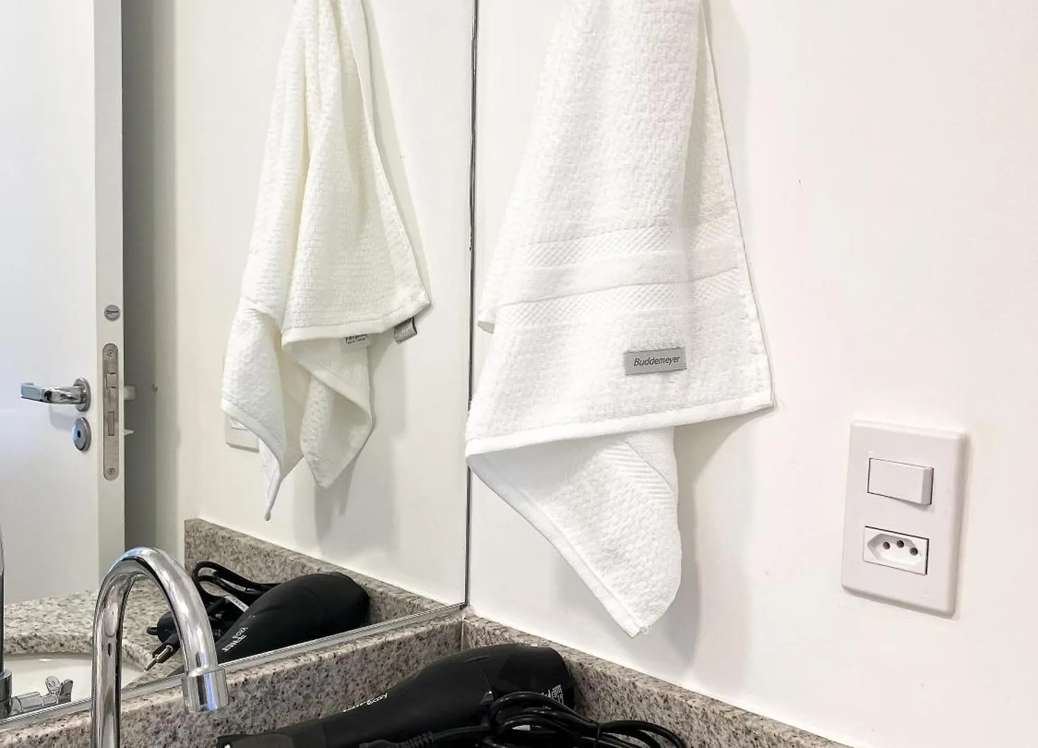 Apartamento Aconchegante 1 Dormitorio A 250M Do Metro - Liberdade, Sao Paulo Apartment